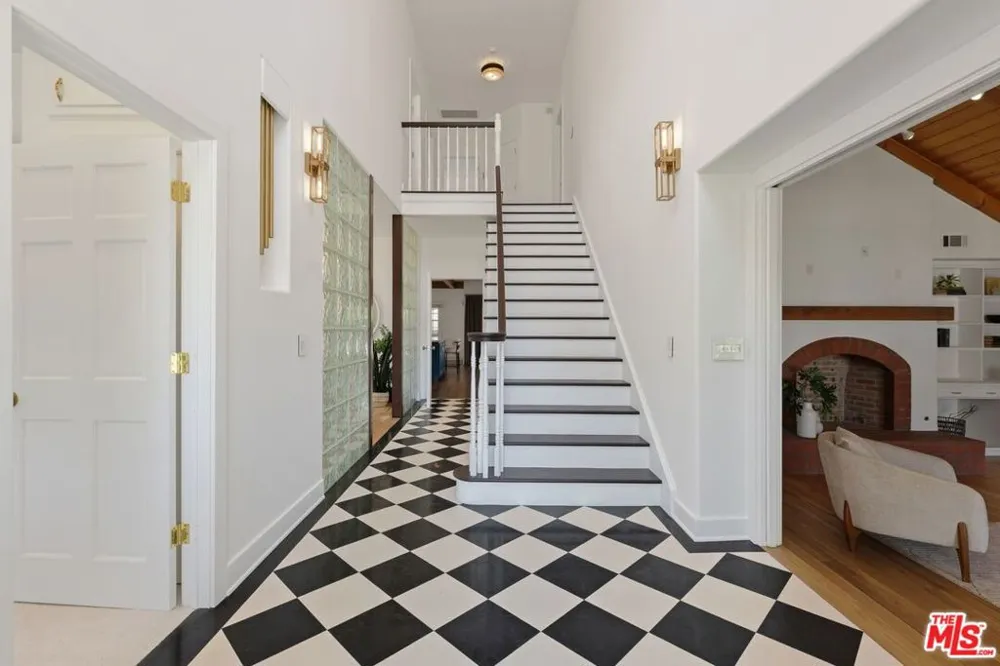 2055 Kelton Avenue Los Angeles, CA 90025
