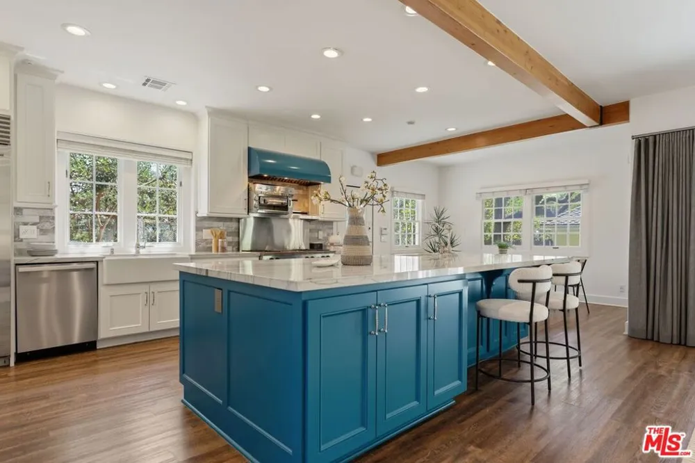 2055 Kelton Avenue Los Angeles, CA 90025