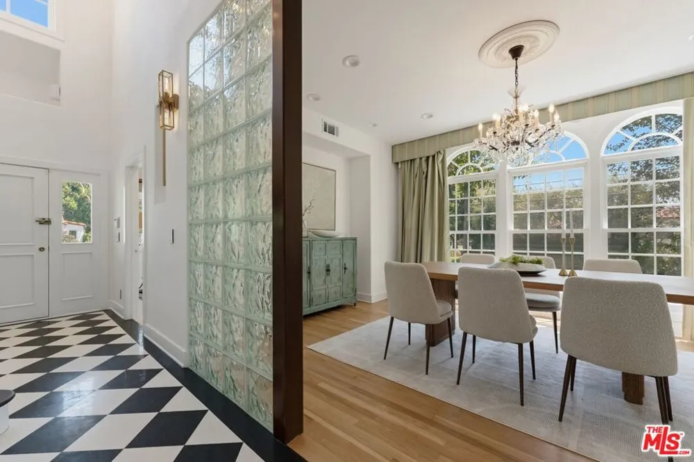 2055 Kelton Avenue Los Angeles, CA 90025