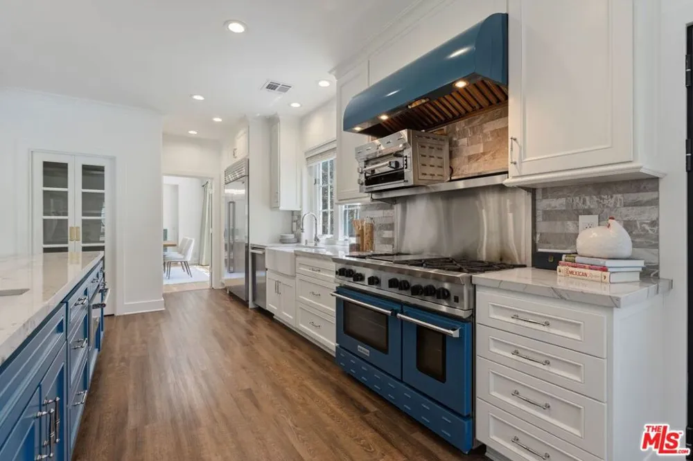 2055 Kelton Avenue Los Angeles, CA 90025