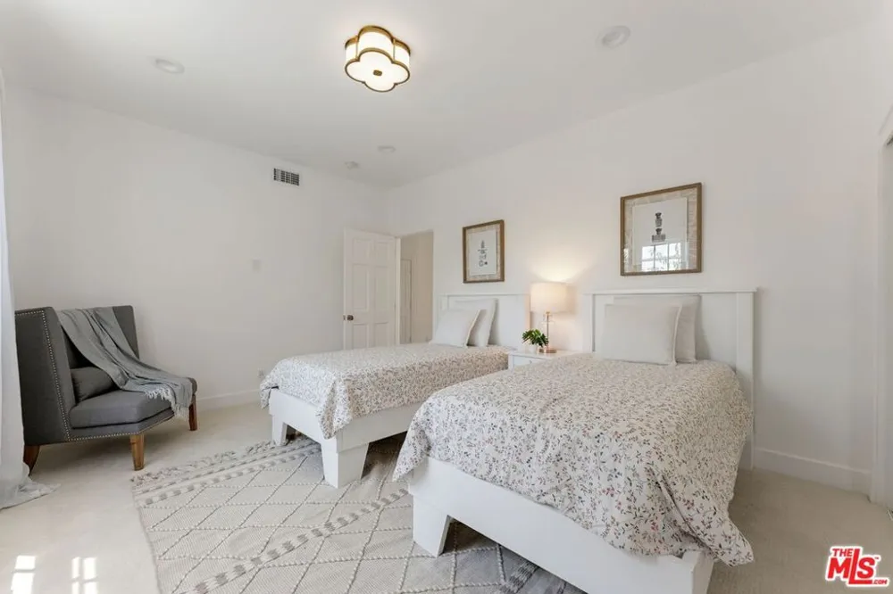 2055 Kelton Avenue Los Angeles, CA 90025