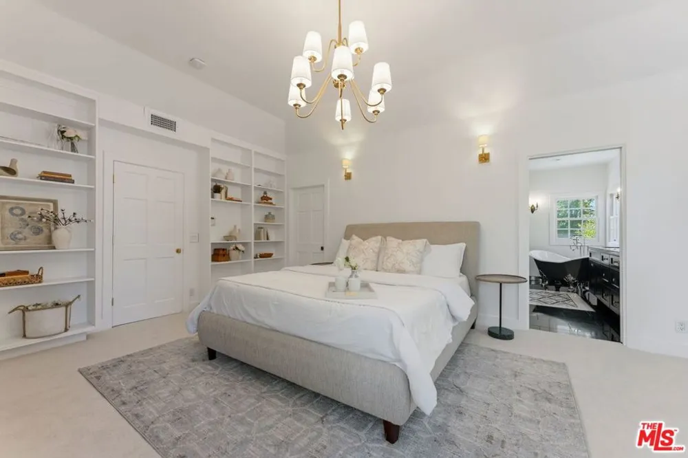 2055 Kelton Avenue Los Angeles, CA 90025