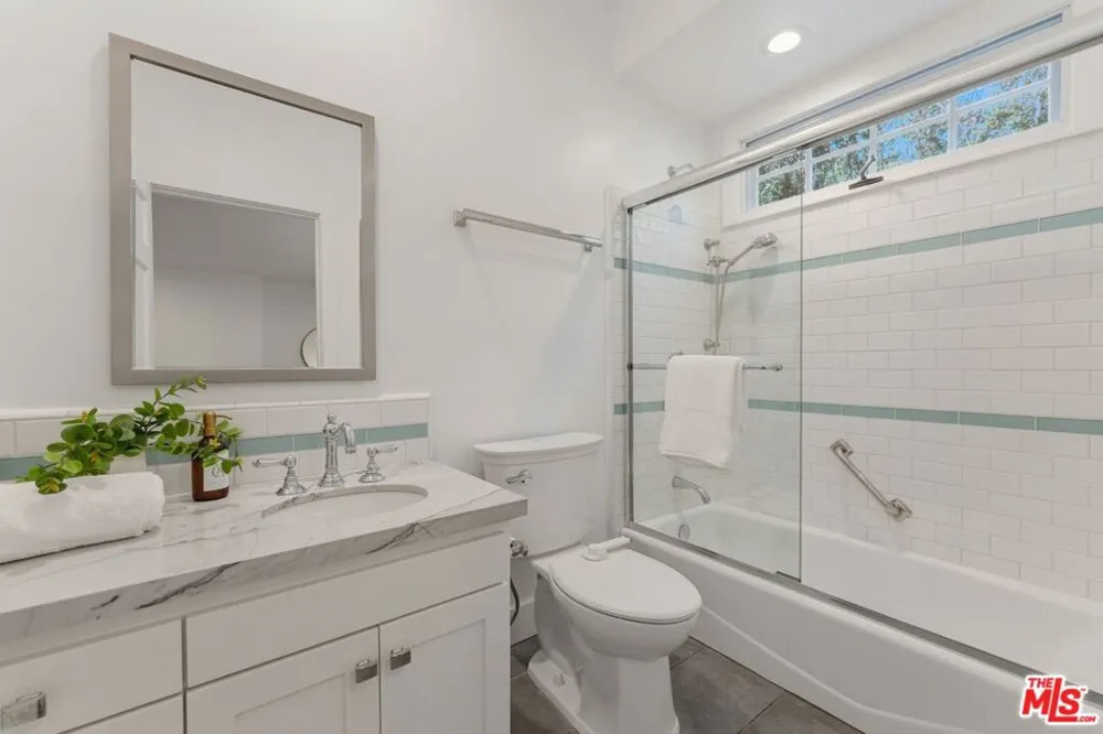 2055 Kelton Avenue Los Angeles, CA 90025