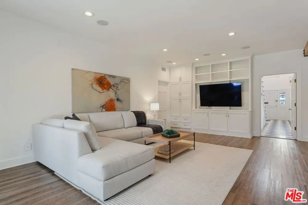 2055 Kelton Avenue Los Angeles, CA 90025