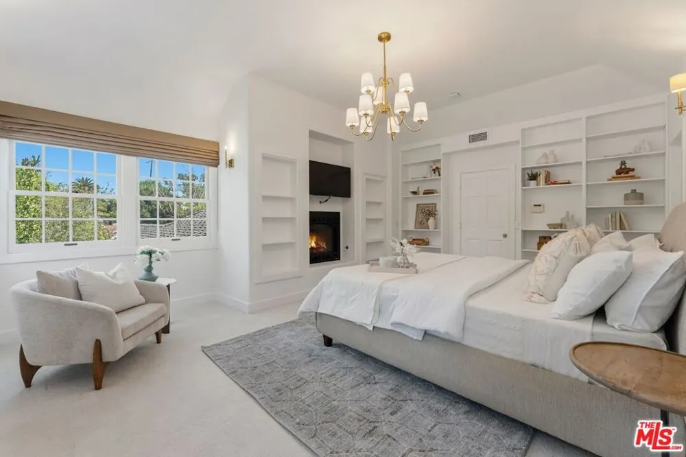 2055 Kelton Avenue Los Angeles, CA 90025