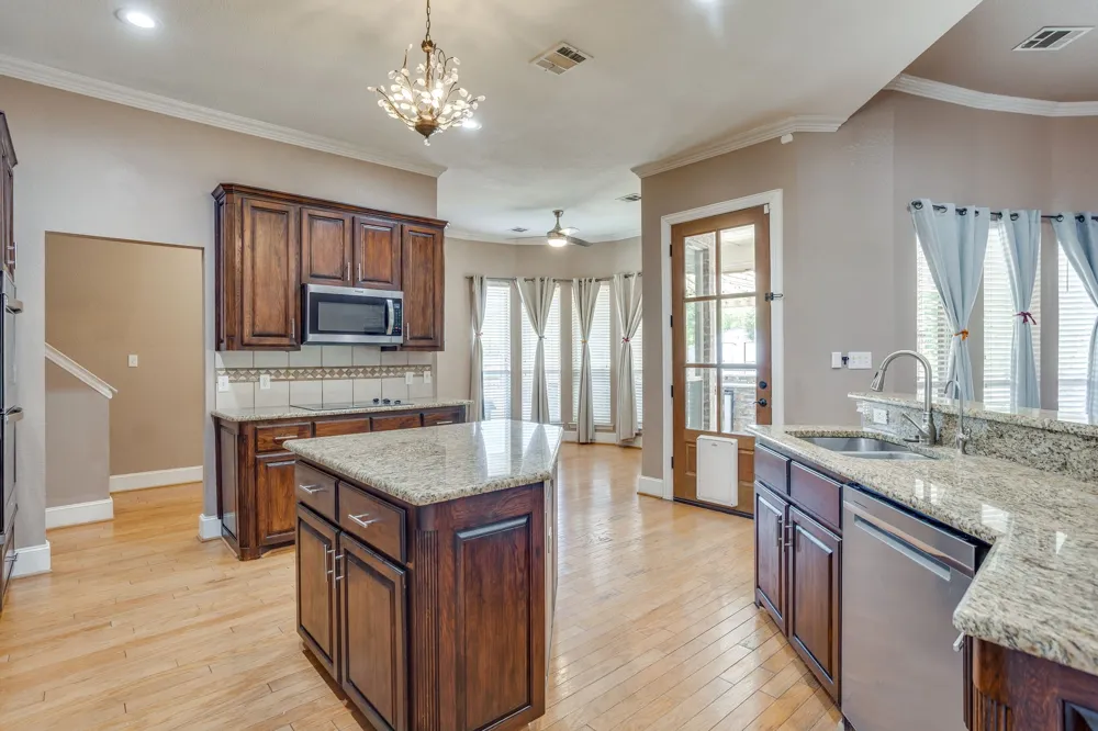 170 S Bear Creek Lane Cresson, TX 76035