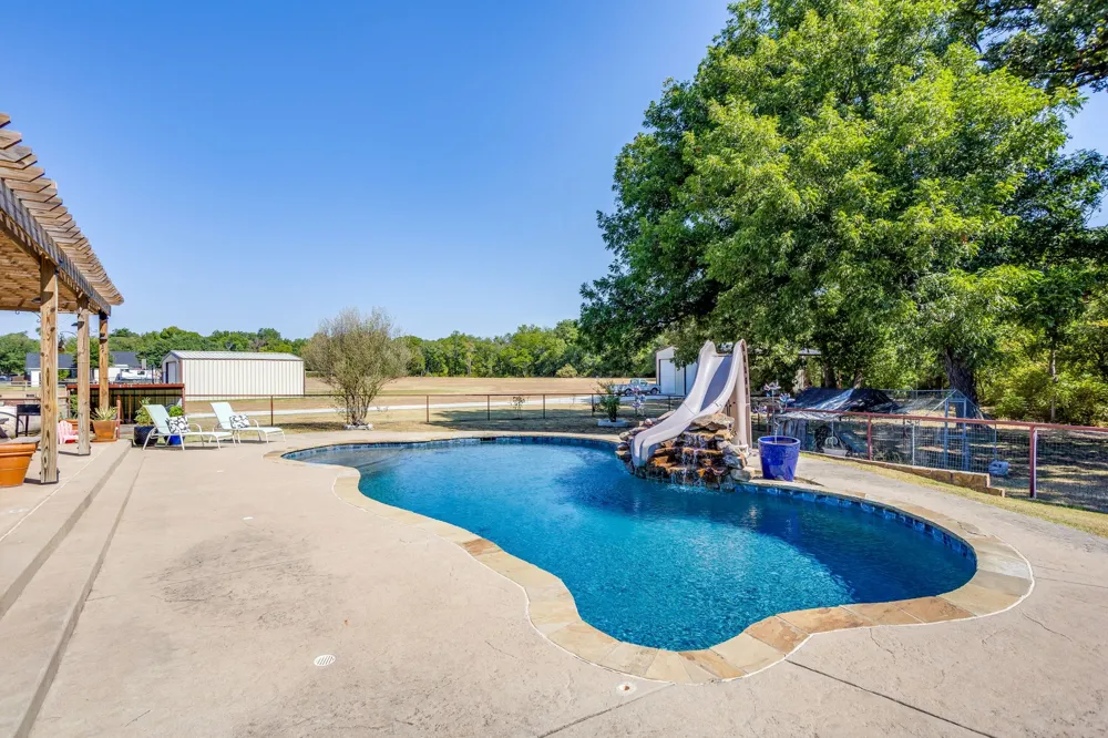 170 S Bear Creek Lane Cresson, TX 76035