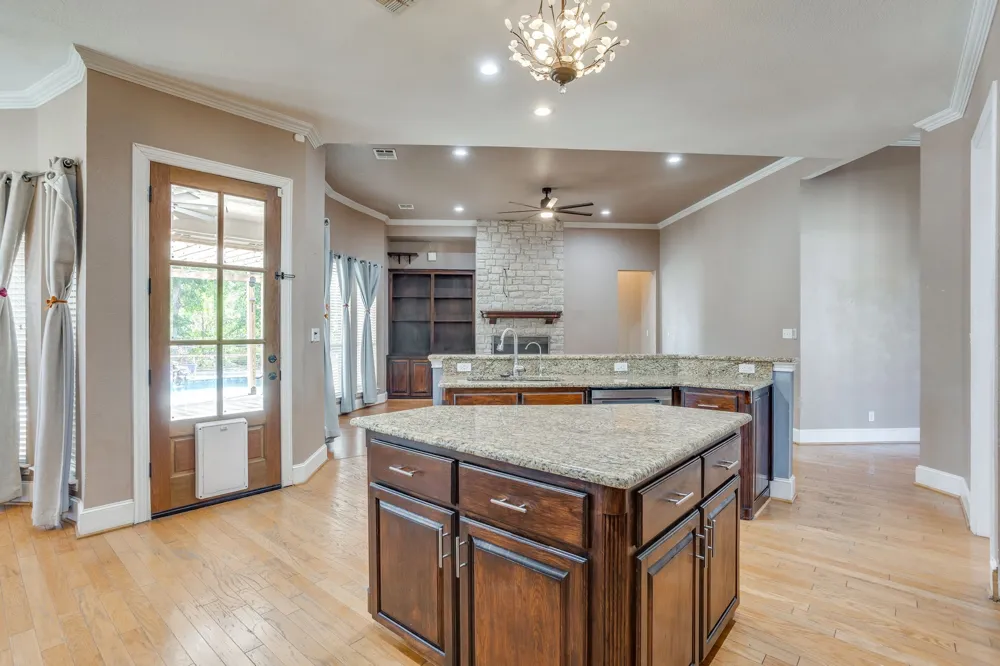 170 S Bear Creek Lane Cresson, TX 76035