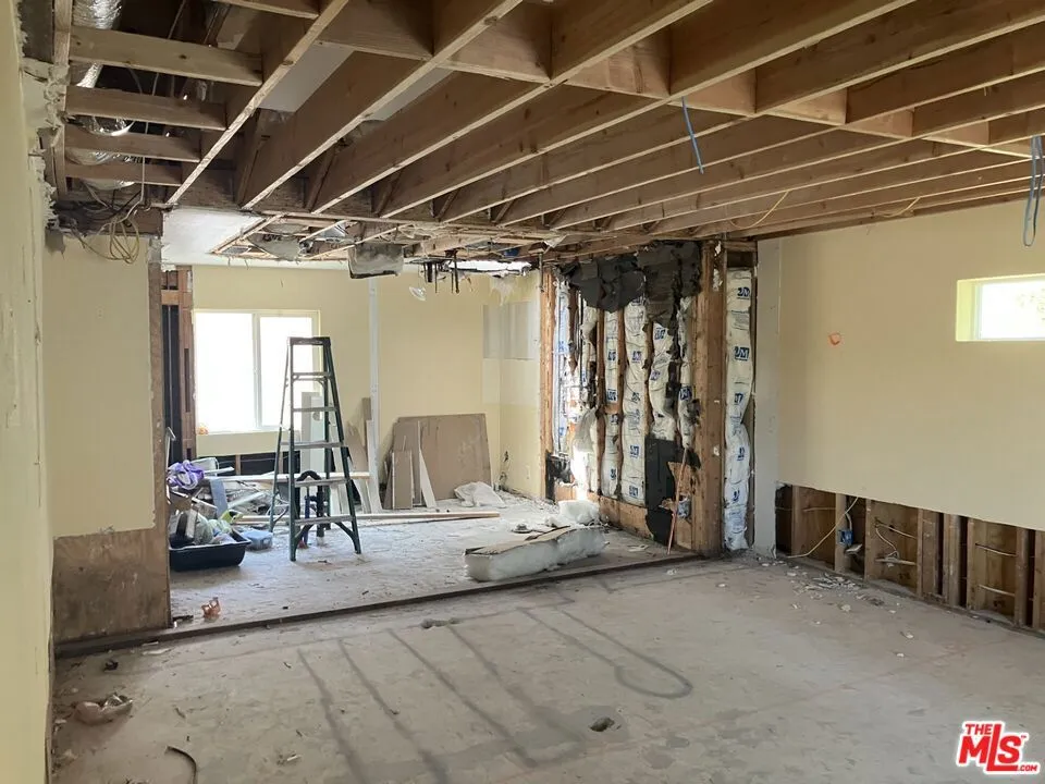 12506 Rajah Street Los Angeles, CA 91342