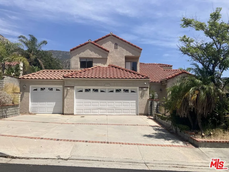 12506 Rajah Street Los Angeles, CA 91342