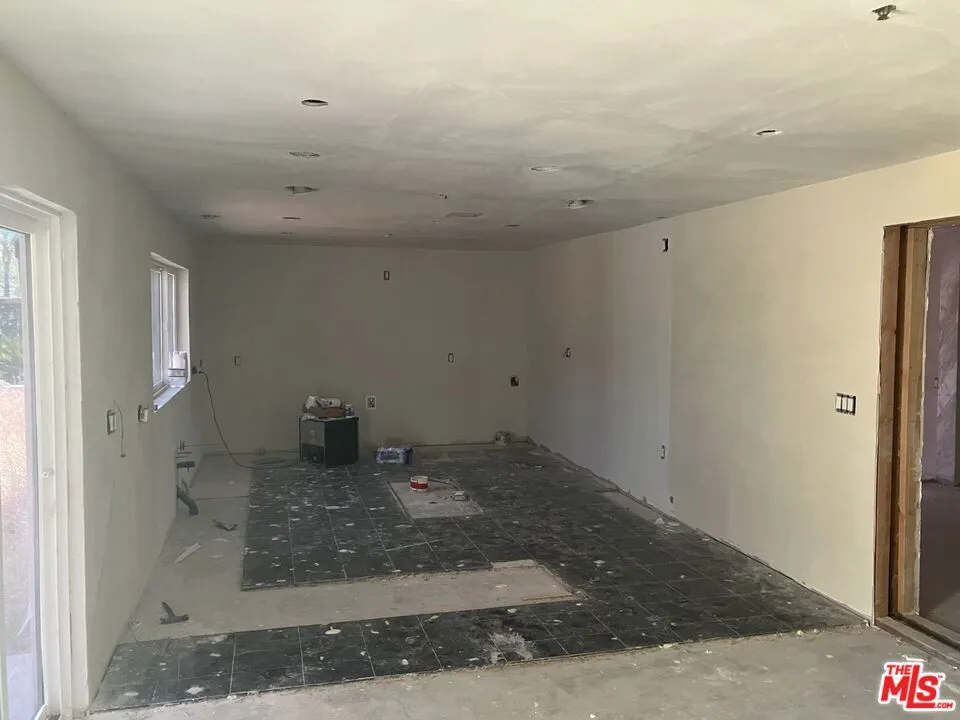 12506 Rajah Street Los Angeles, CA 91342
