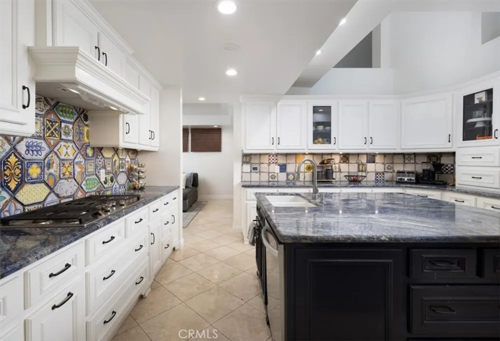 14272 Livingston Tustin, CA 92780