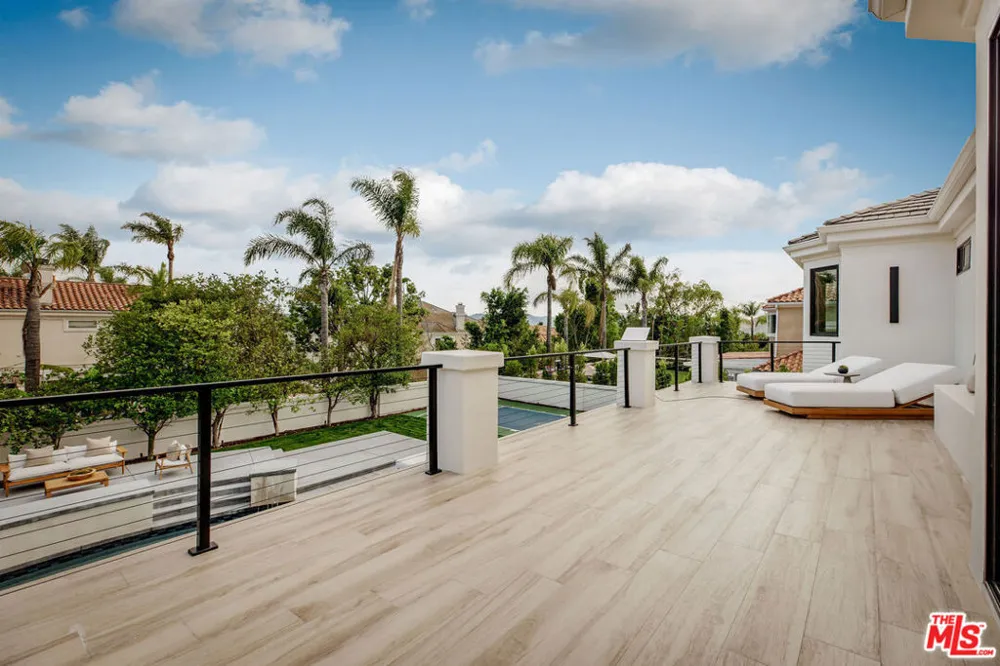 25532 Gaylord Court Calabasas, CA 91302
