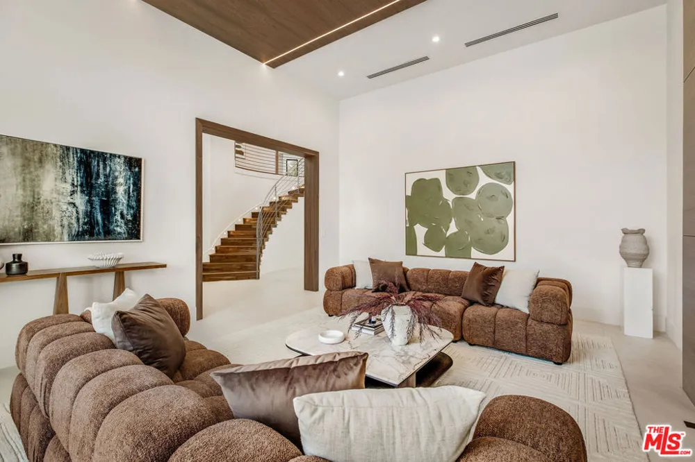 25532 Gaylord Court Calabasas, CA 91302