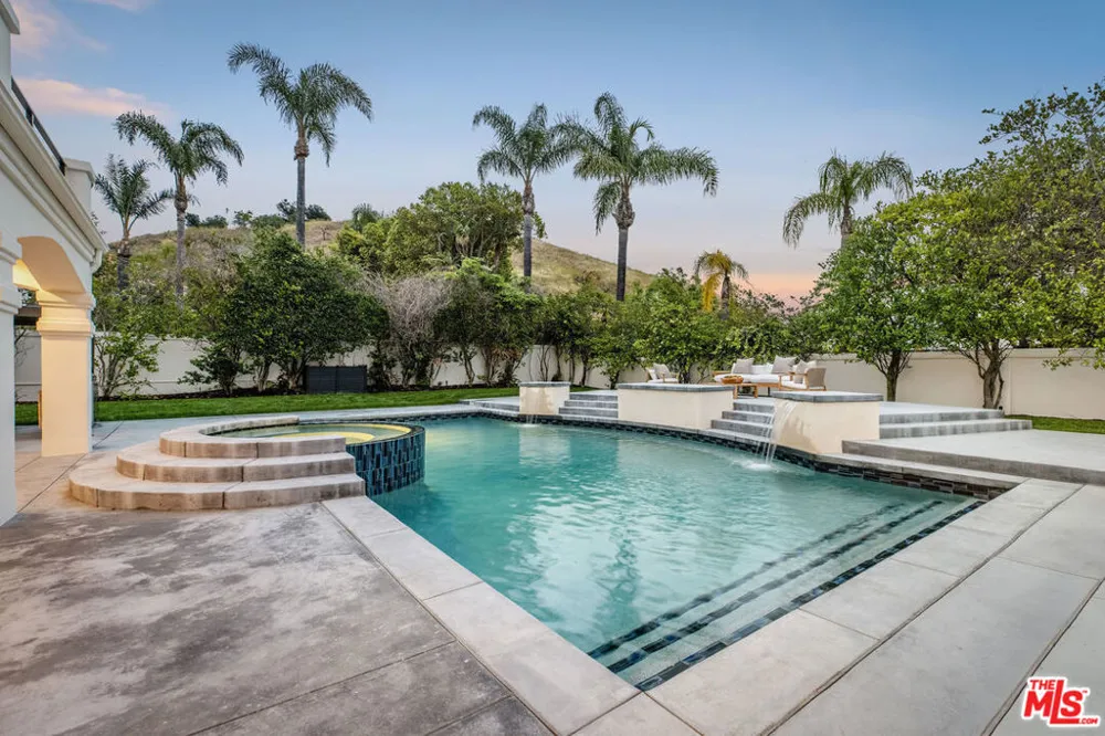 25532 Gaylord Court Calabasas, CA 91302