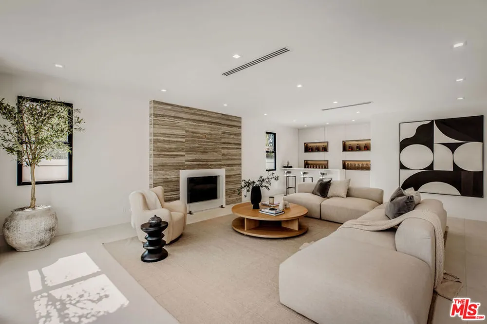 25532 Gaylord Court Calabasas, CA 91302