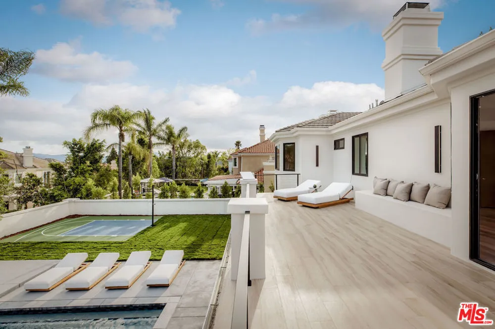 25532 Gaylord Court Calabasas, CA 91302