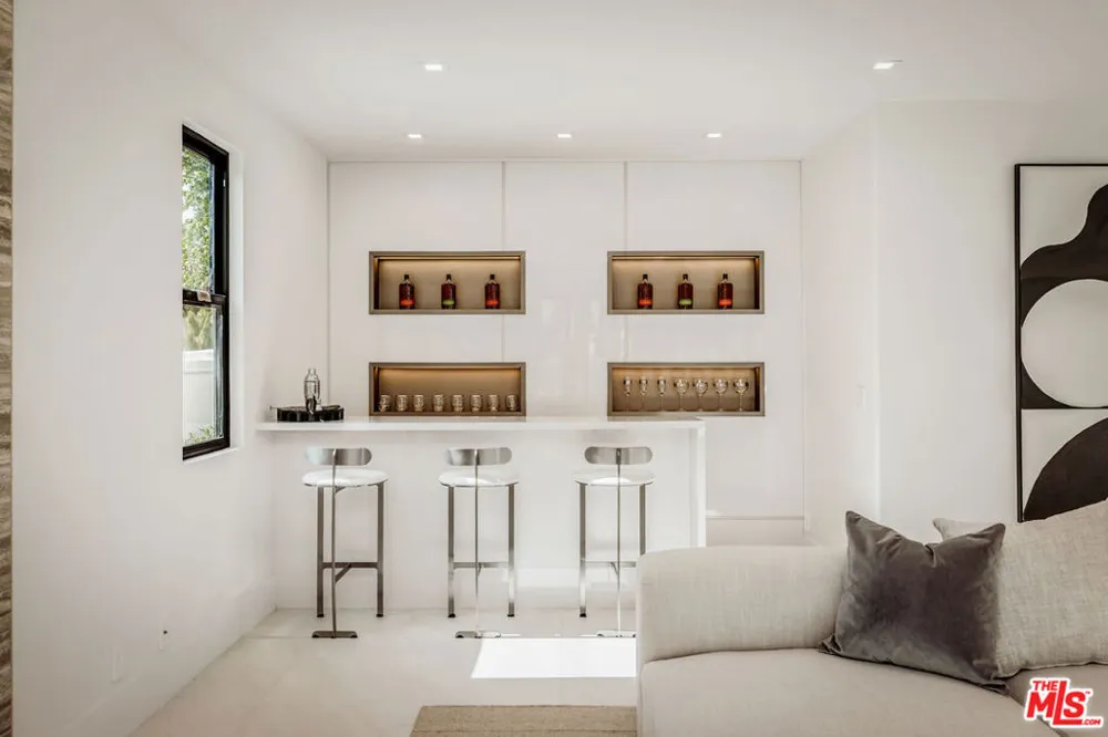 25532 Gaylord Court Calabasas, CA 91302