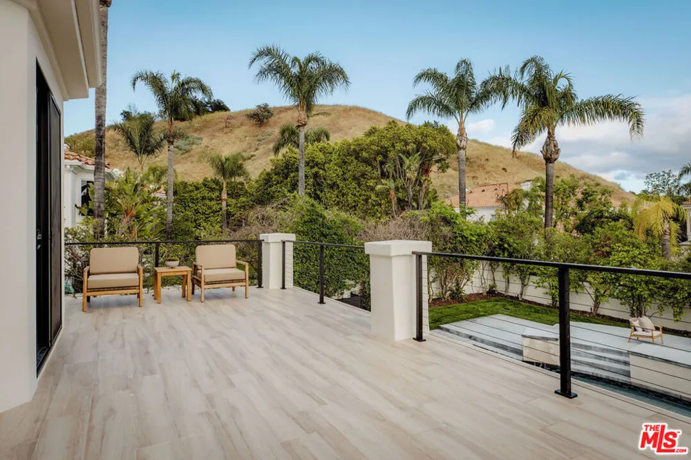 25532 Gaylord Court Calabasas, CA 91302