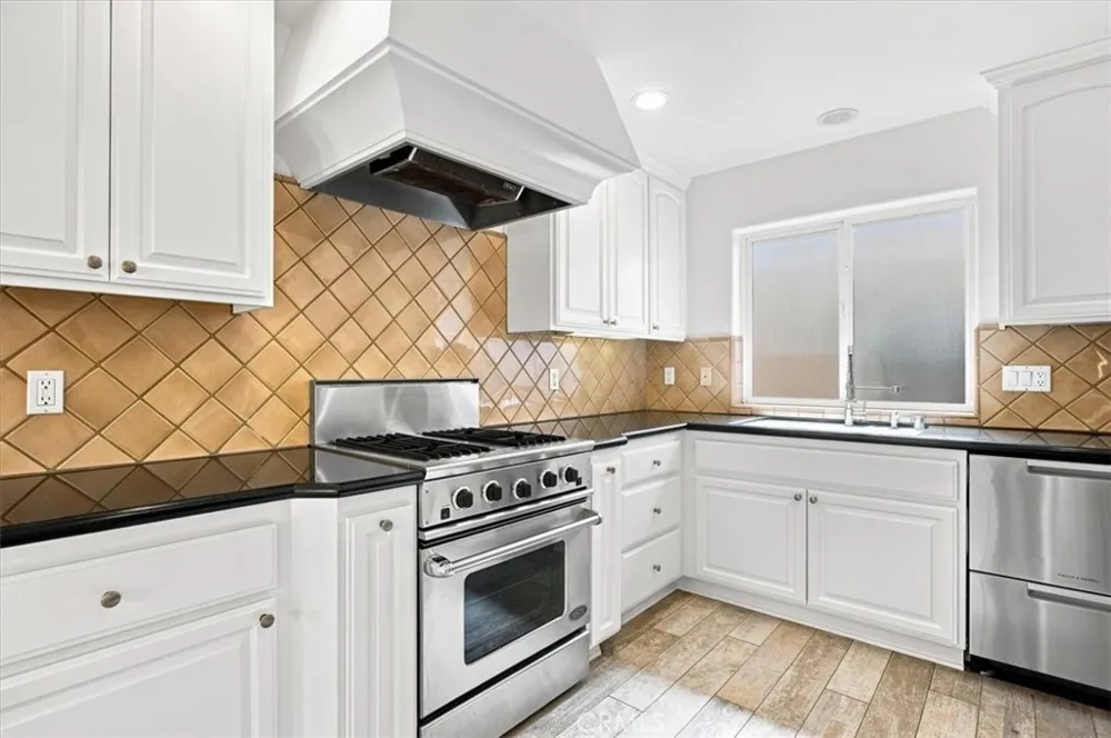 137 Lyndon Street Hermosa Beach, CA 90254