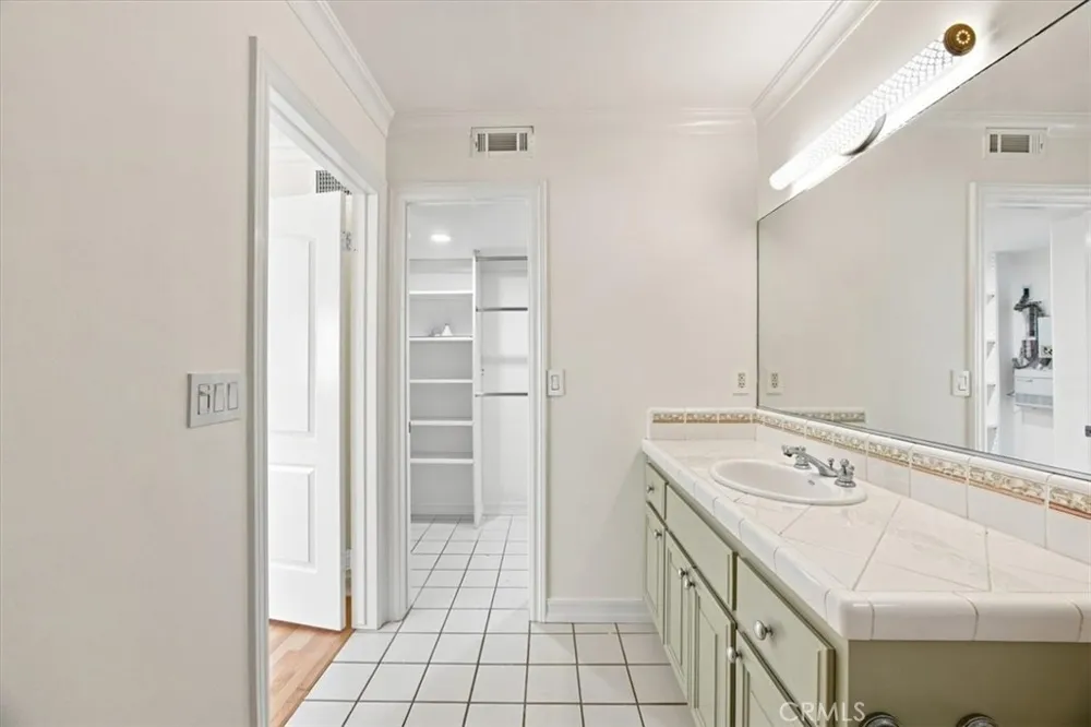 137 Lyndon Street Hermosa Beach, CA 90254