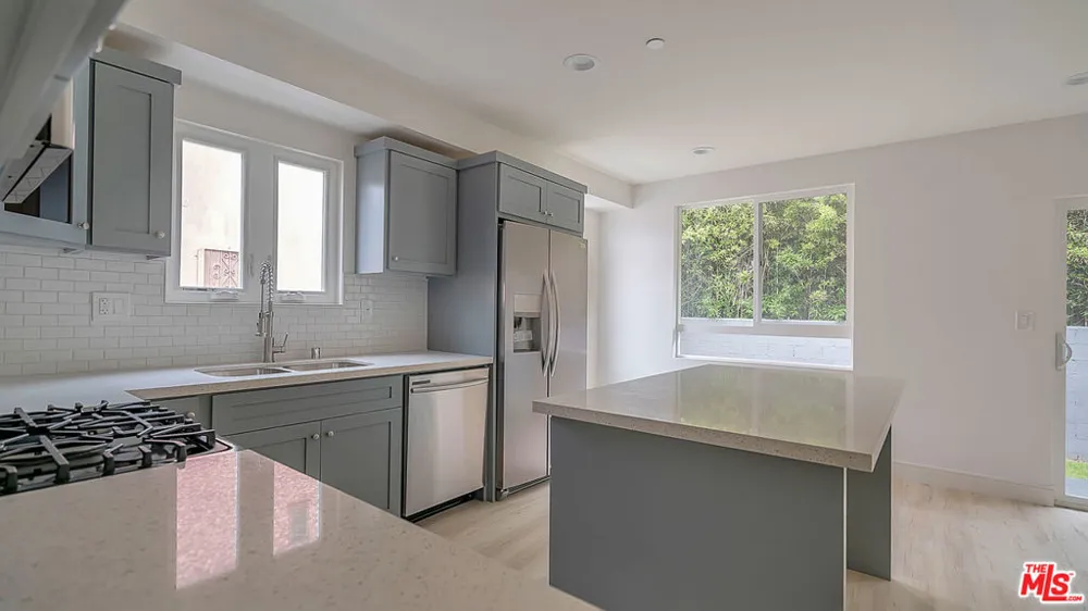 2209 6th Avenue Los Angeles, CA 90018