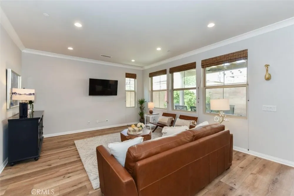 81 Overbrook Irvine, CA 92620
