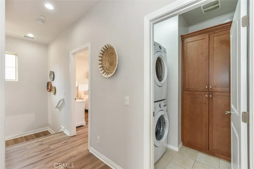 81 Overbrook Irvine, CA 92620