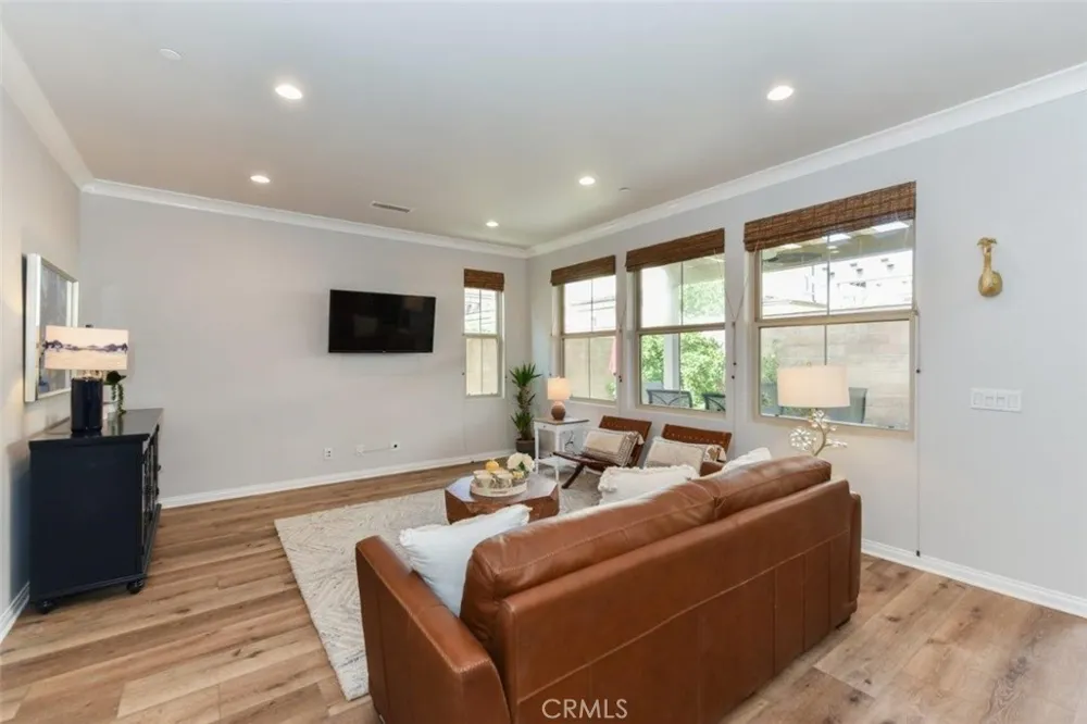 81 Overbrook Irvine, CA 92620