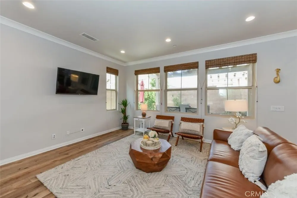 81 Overbrook Irvine, CA 92620