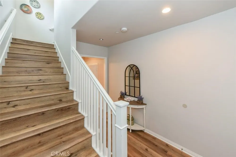 81 Overbrook Irvine, CA 92620