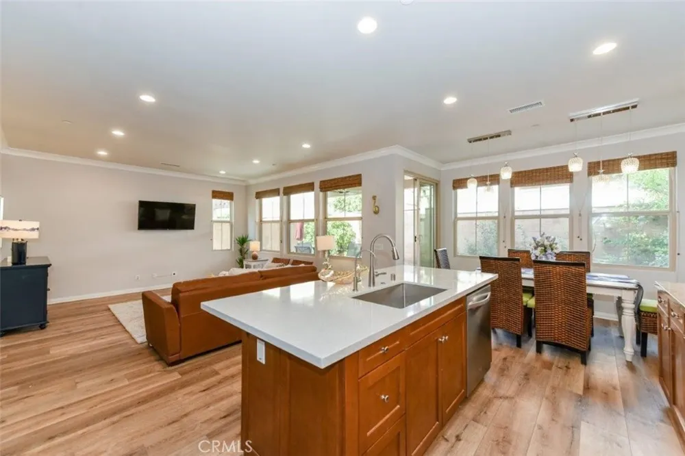 81 Overbrook Irvine, CA 92620