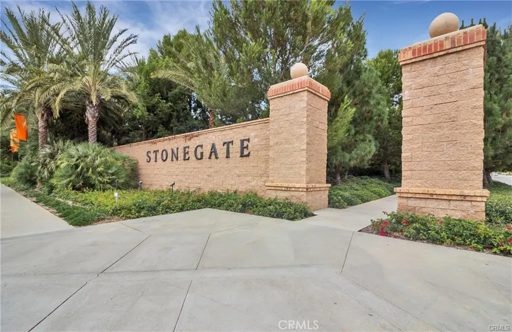 81 Overbrook Irvine, CA 92620