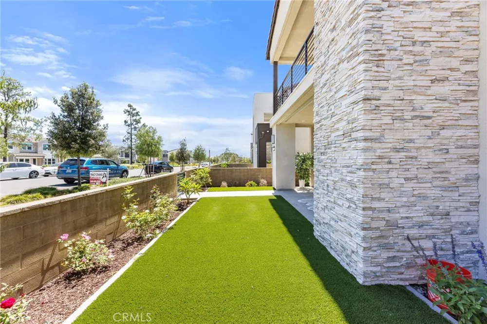 201 Longspur Irvine, CA 92618