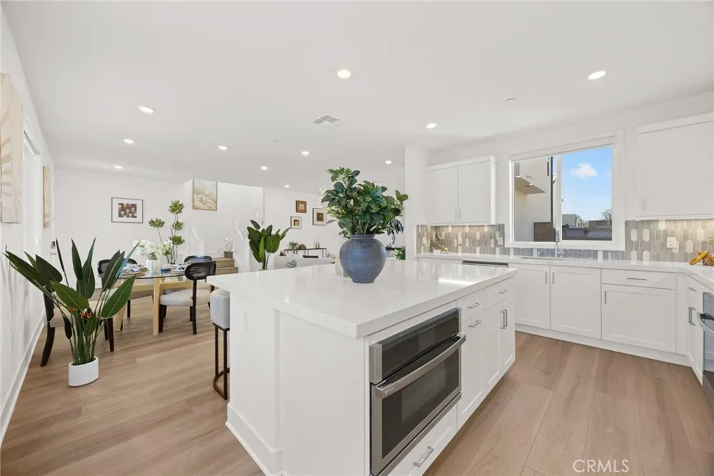 201 Longspur Irvine, CA 92618
