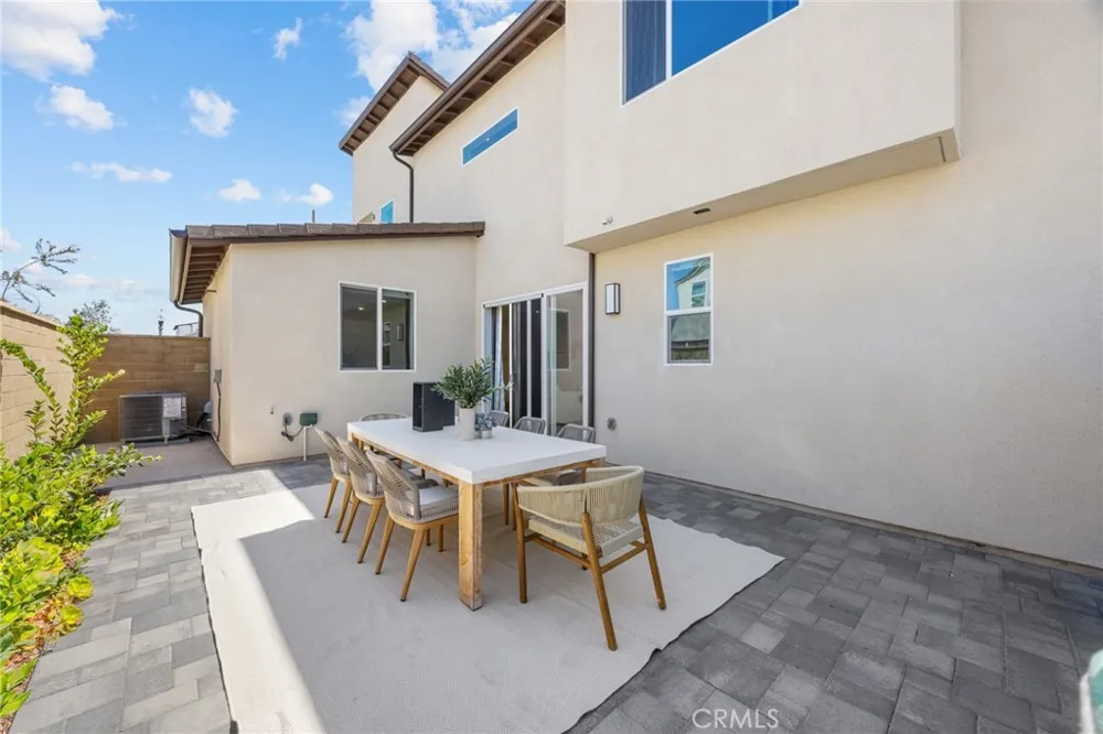 201 Longspur Irvine, CA 92618