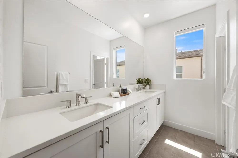 201 Longspur Irvine, CA 92618