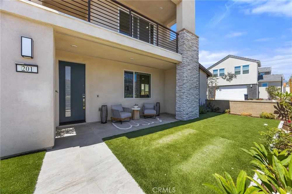 201 Longspur Irvine, CA 92618