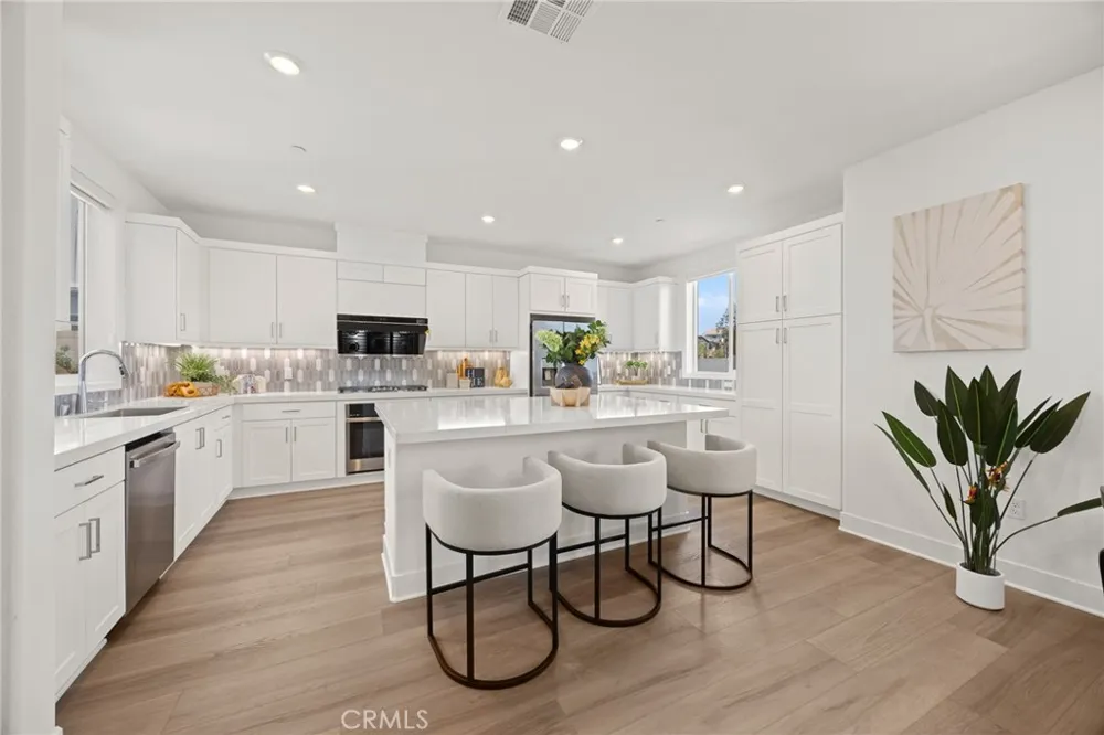 201 Longspur Irvine, CA 92618
