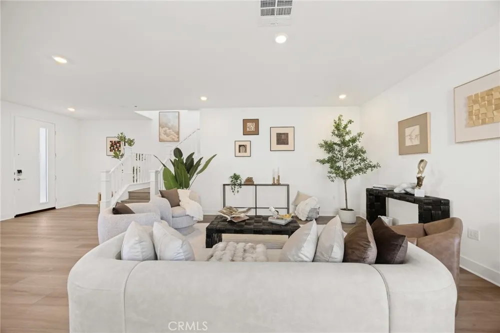 201 Longspur Irvine, CA 92618