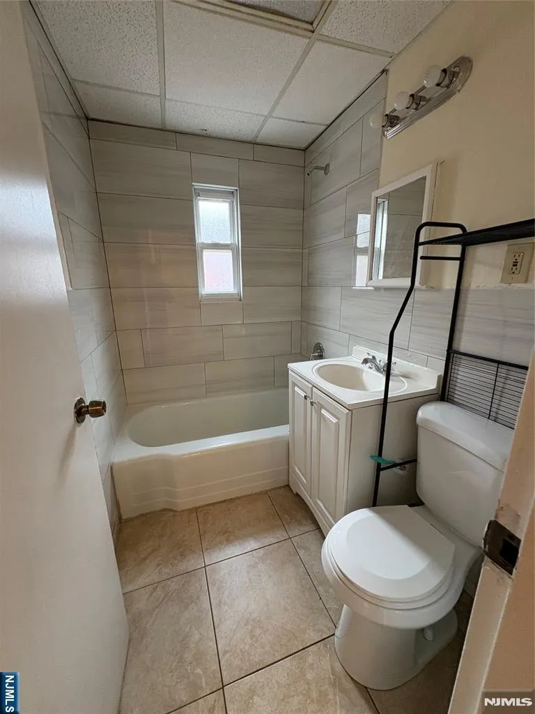 138 Midland Place Second floor Newark, NJ 07106