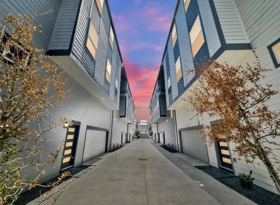 1221 W 16th Street #F Houston, TX 77008