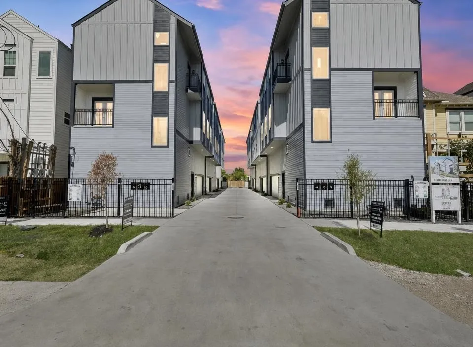 1221 W 16th Street #F Houston, TX 77008
