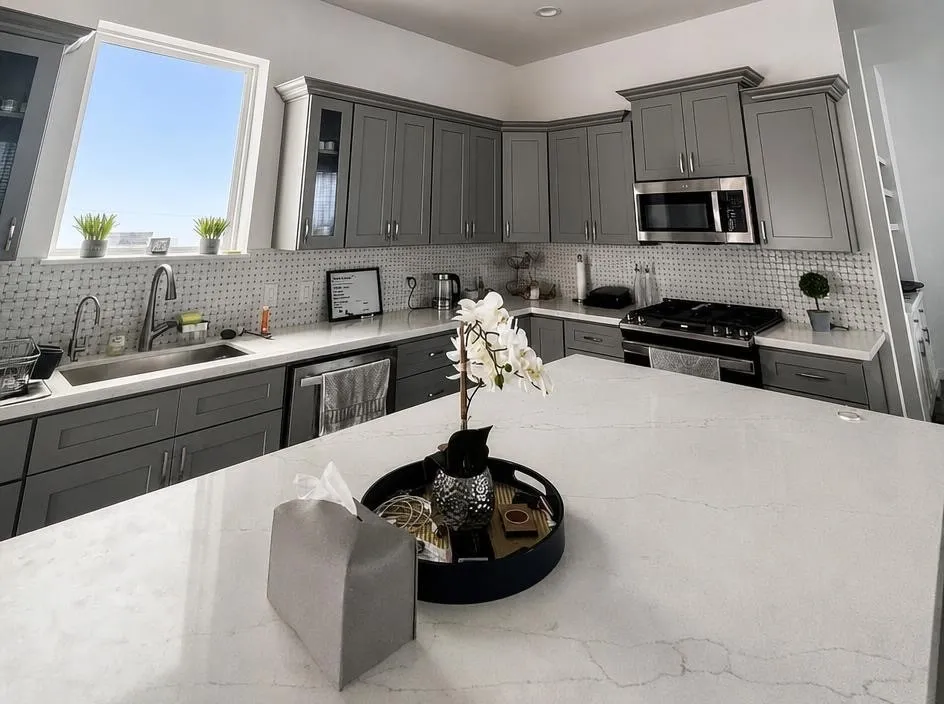 1221 W 16th Street #F Houston, TX 77008