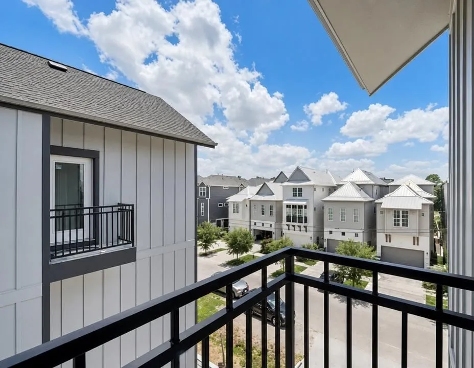 1221 W 16th Street #F Houston, TX 77008