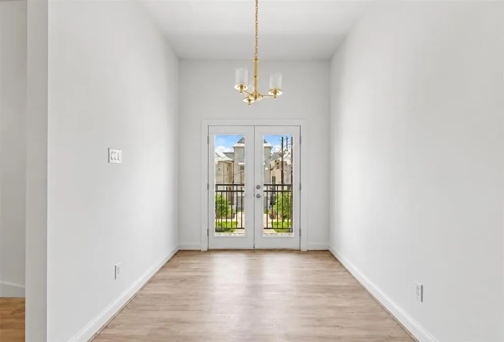1221 W 16th Street #F Houston, TX 77008