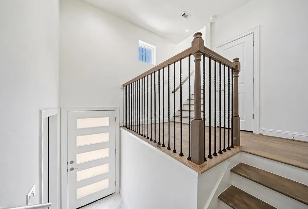 1221 W 16th Street #F Houston, TX 77008