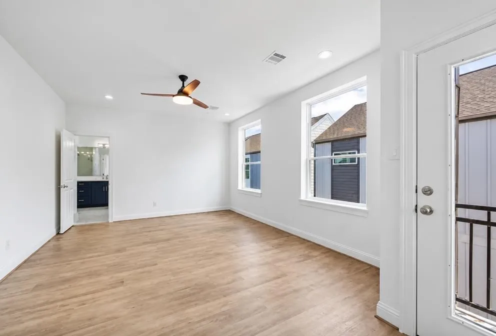 1221 W 16th Street #F Houston, TX 77008