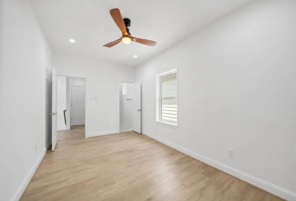 1221 W 16th Street #F Houston, TX 77008