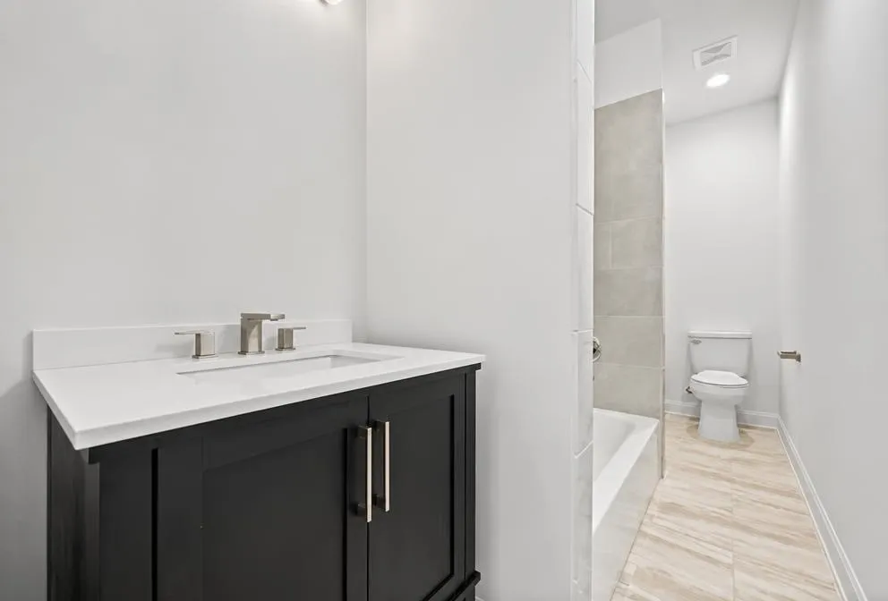 1221 W 16th Street #F Houston, TX 77008